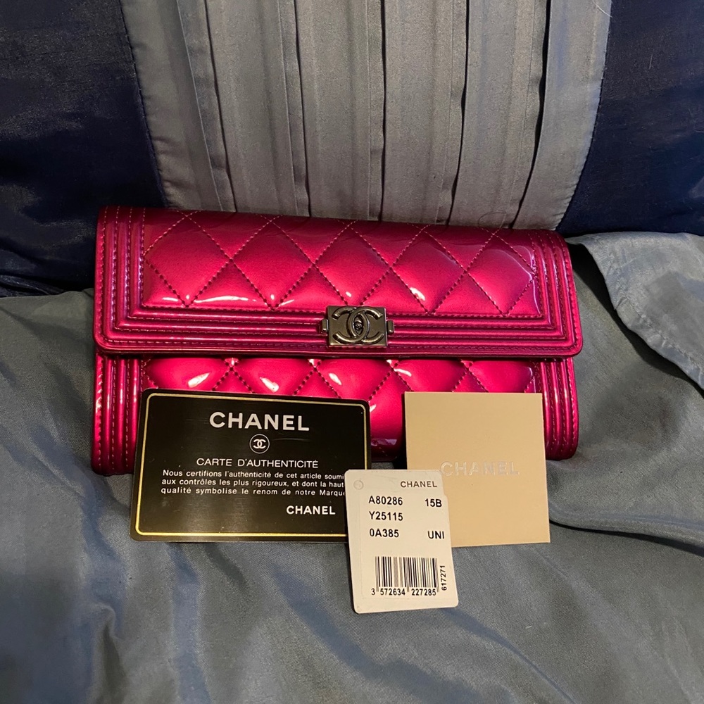 Chanel pink wallet